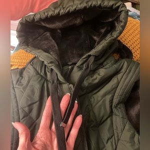 WEATHERPROOF Women's Plush Pocket Hooded Vest in Spruce Size M - NWT $100